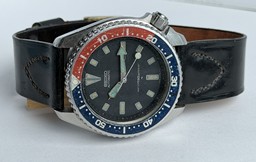  Seiko automatic midsize Scuba Diver's watch with Pepsi bezel